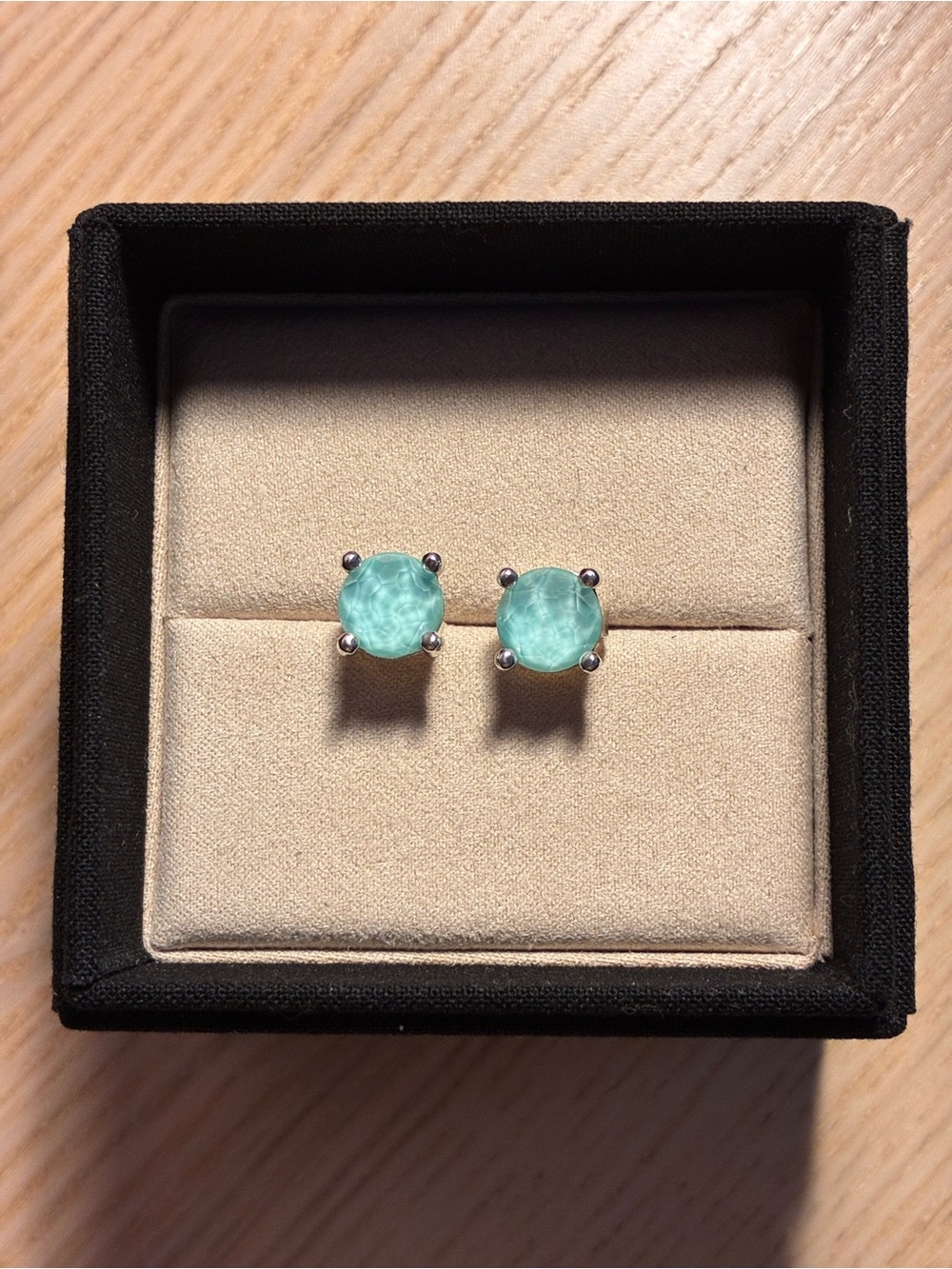 Mini stud earrings